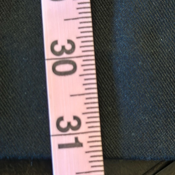 Lloyd New York Black Skirt, Back Slit, Back Zipper & Button, Lined, Size 8 - Picture 9 of 13